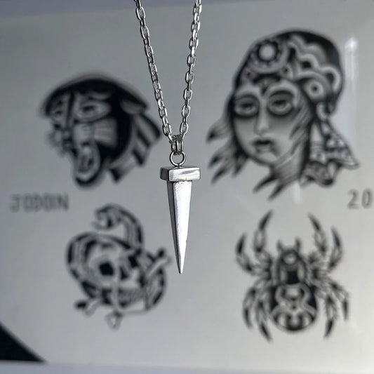 𝔖𝔦𝔩𝔳𝔢𝔯 𝔑𝔞𝔦𝔩