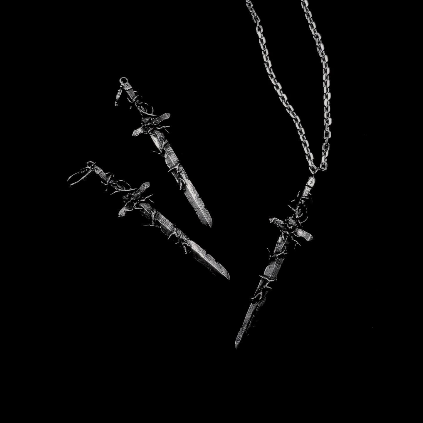 𝔅𝔩𝔬𝔬𝔡𝔩𝔲𝔰𝔱 𝔰𝔴𝔬𝔯𝔡 𝔢𝔞𝔯𝔯𝔦𝔫𝔤𝔰